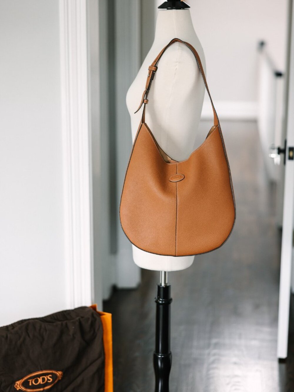 Tod's Oboe Hobo Bag - Pebbled Tan Calfskin Leather - Picture 3 of 12
